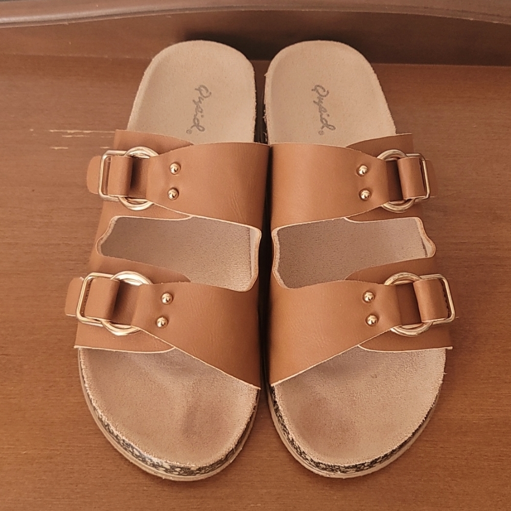 Qupid Faux Leather Sandals/Size:9/Color:Brown